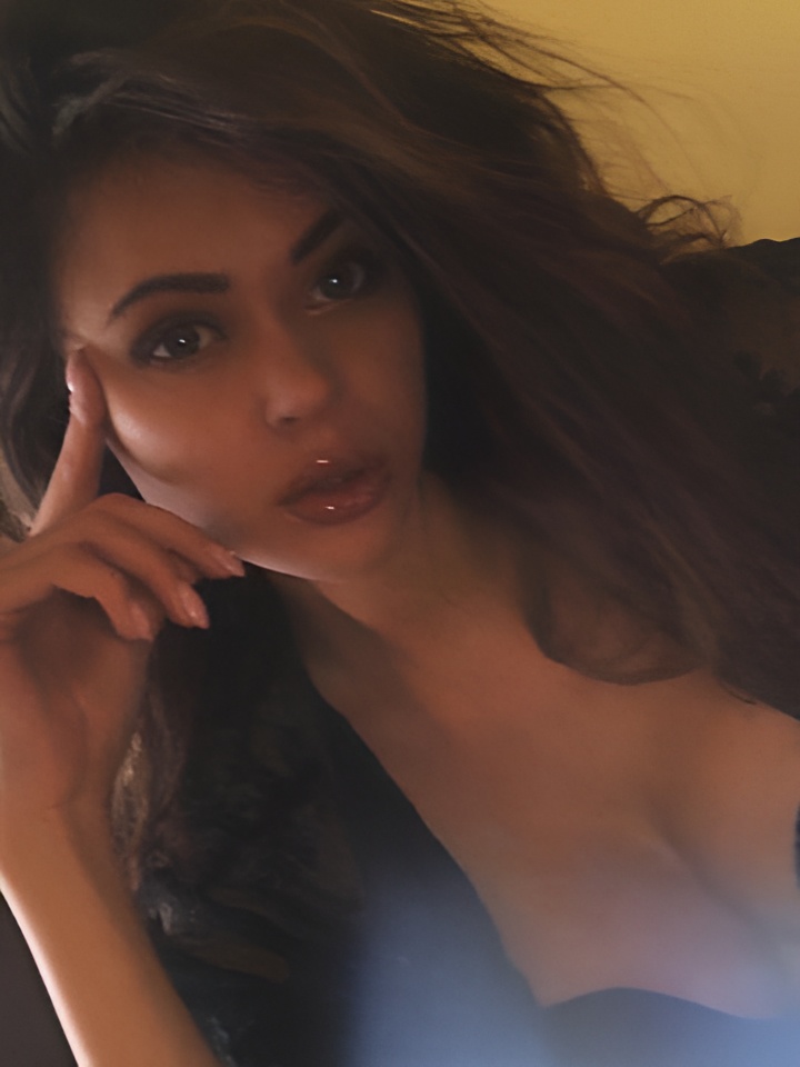 Зита привлекательная девушка из Усть-илимск цена от 10000 руб